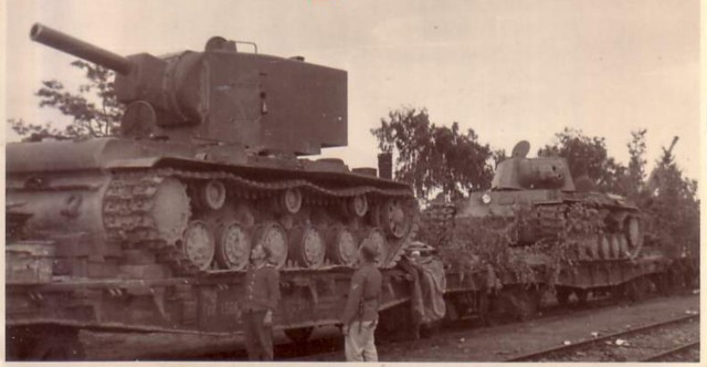 «Тяжелый штурмовой танк КВ-2»
