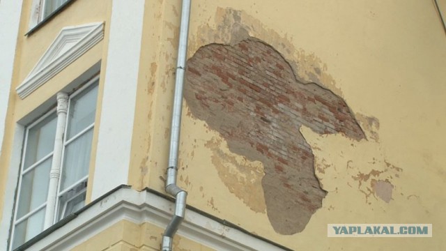 В поселке Чаинка Купинского района Новосибирской области рухнула стена школы после того, как в ней попытались поменять окна