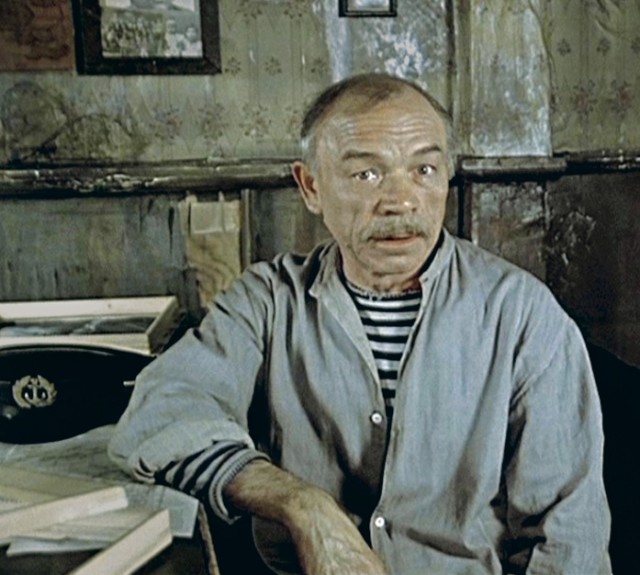 На Ямале уволили чиновника из-за уничтожения двух портретов Дмитрия Медведева