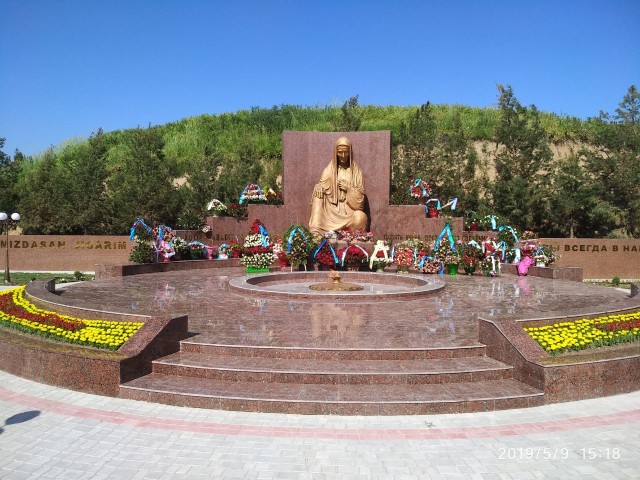 В Узбекистане снимают вывески на русском языке