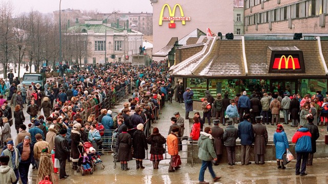 Очередь в МакАвто после новости о закрытии McDonald’s