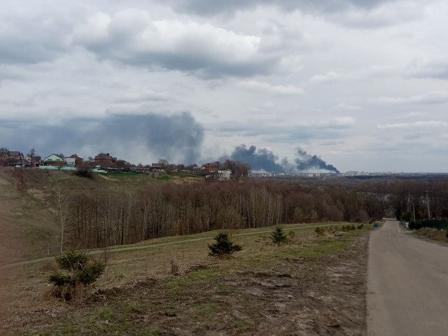 Пожар  около нефтебазы в Брянске