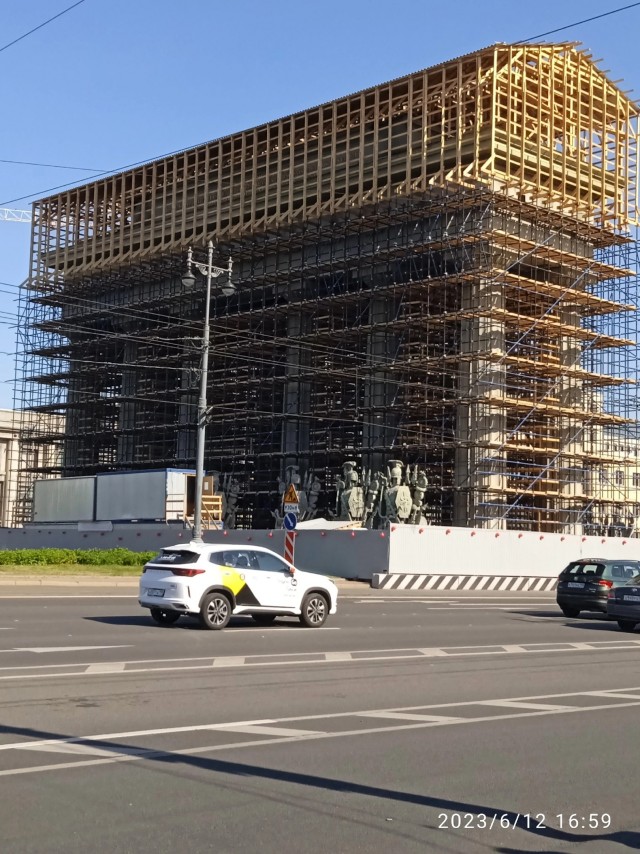Хозяйство у жениха маленькое, жену не найдет!