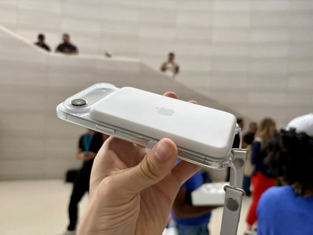 iPhone Air со специальным пауэрбанком от Apple показали на фото