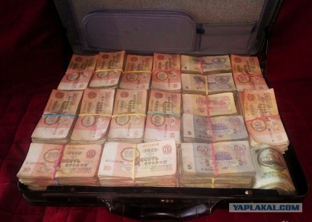 Такая тумбочка в каждом доме нужна.