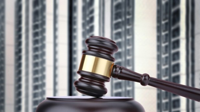 В Петербурге суд впервые прекратил квартирный спор по «схеме Долиной»