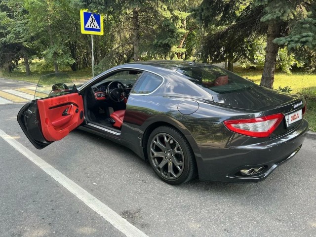 Барышня на "Мерседесе"