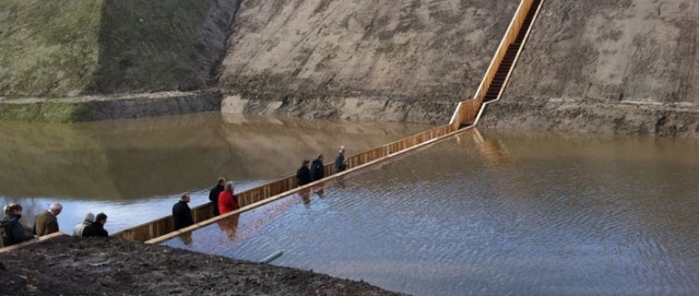 Мост ниже уровня воды