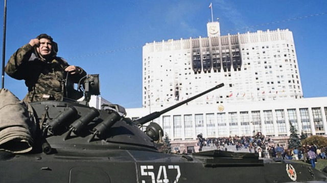 Как решить проблему с противостоянием военных и гражданских пенсионеров