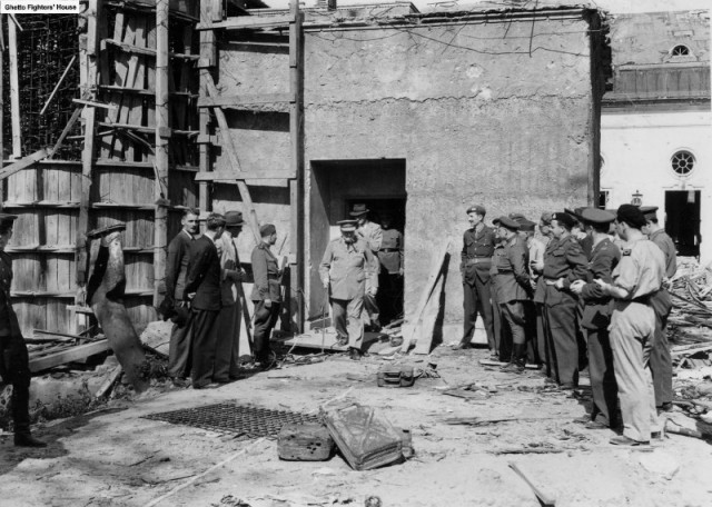 История в фотографиях