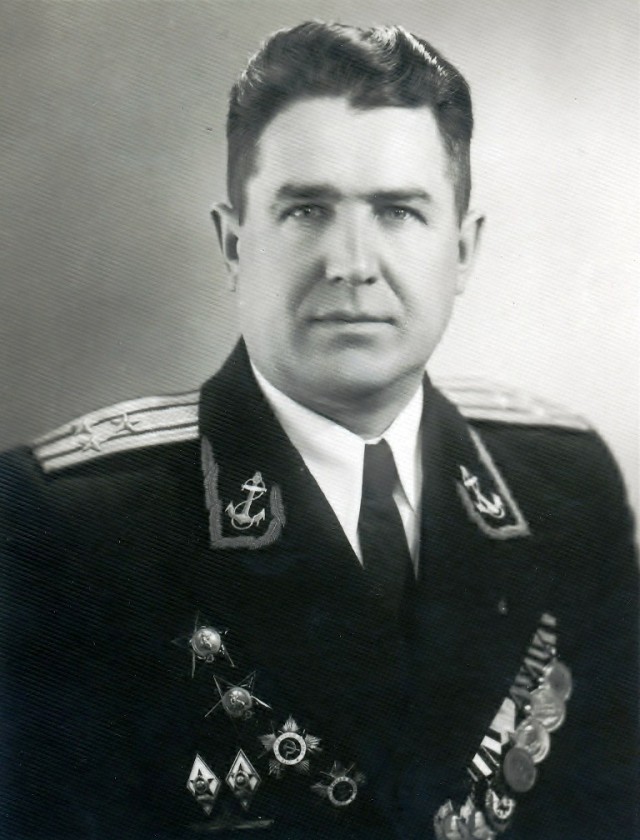 Подводник Пётр Грищенко, его представляли к званию ГСС более десяти раз. По боевым показателям «Л-3» не имела себе равных.