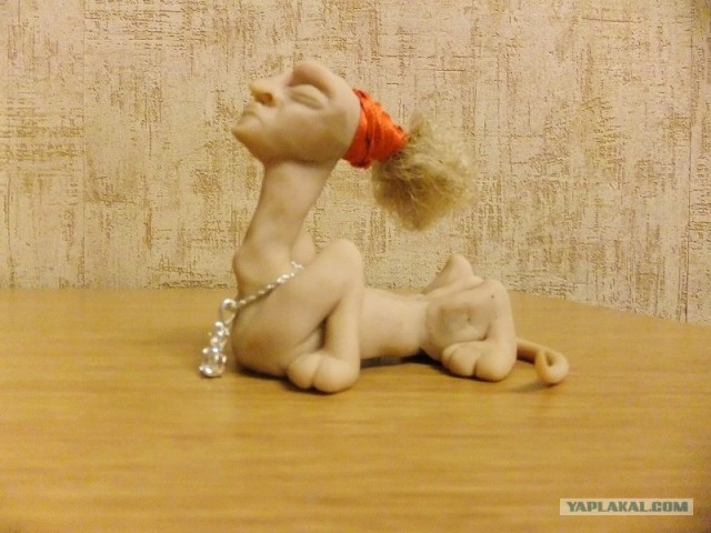 Странные статуэтки