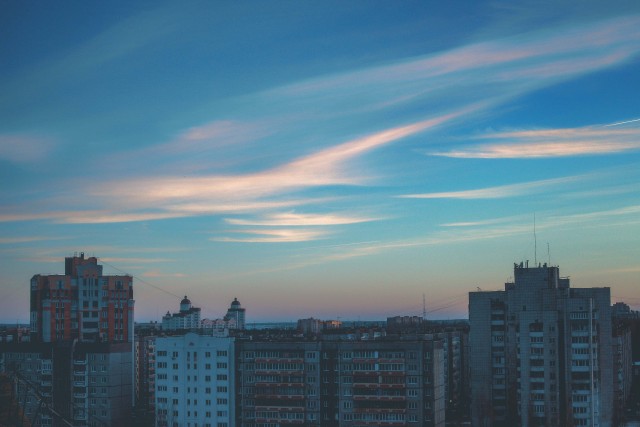 Солнце, небо и лунища