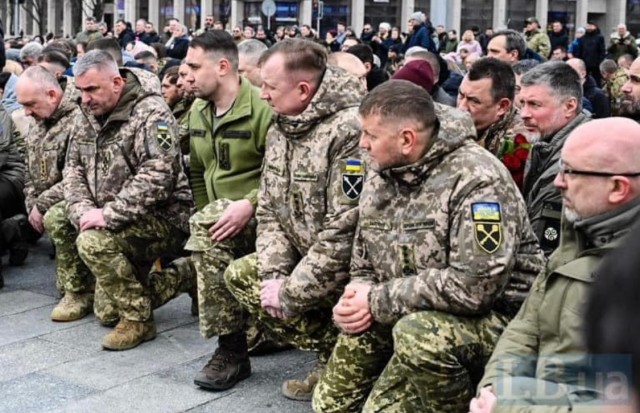 Российские власти готовятся к набору 400 тысяч контрактников