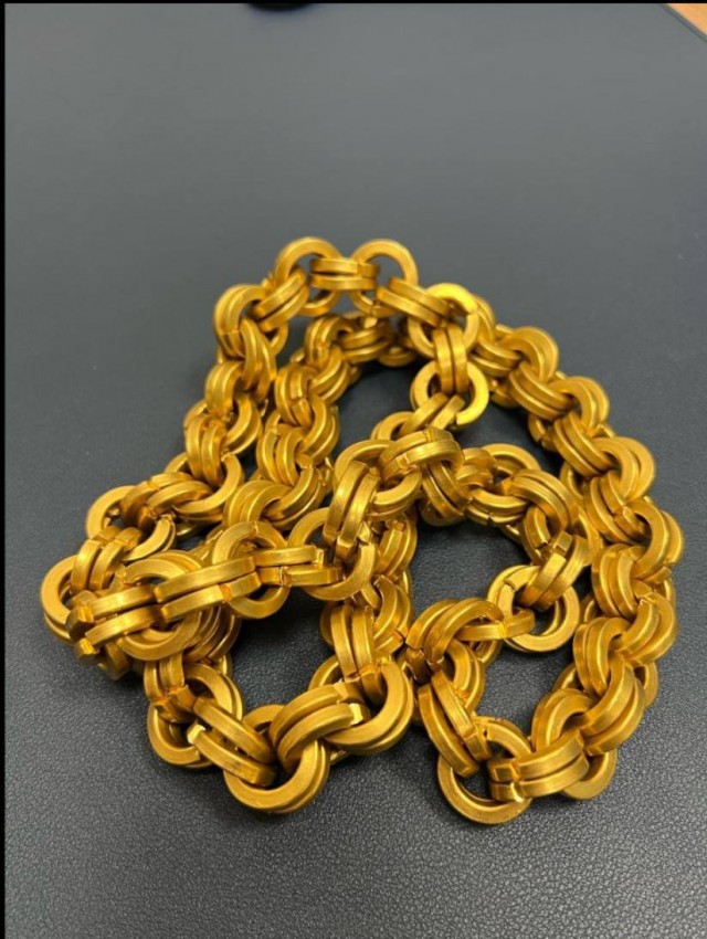 В Шереметьево задержали иностранца с 2-килограммовой золотой цепью стоимостью 8,6 млн рублей