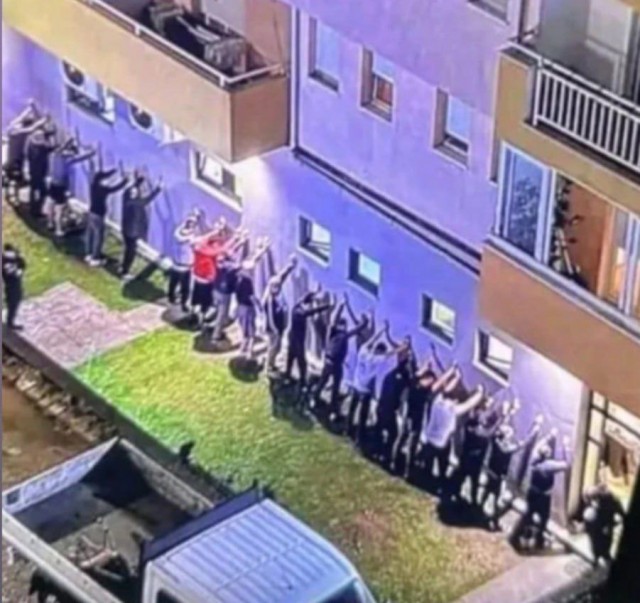 Черногория временно отменяет безвизовый режим для граждан Турции.