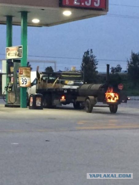 Говорят, на заправках курить нельзя?))