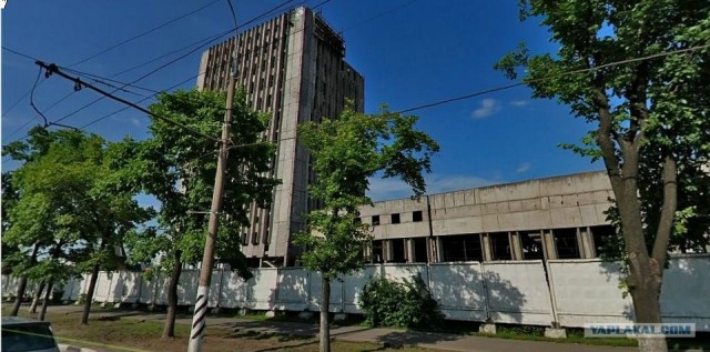 Сверхаккуратный снос дома в Китае