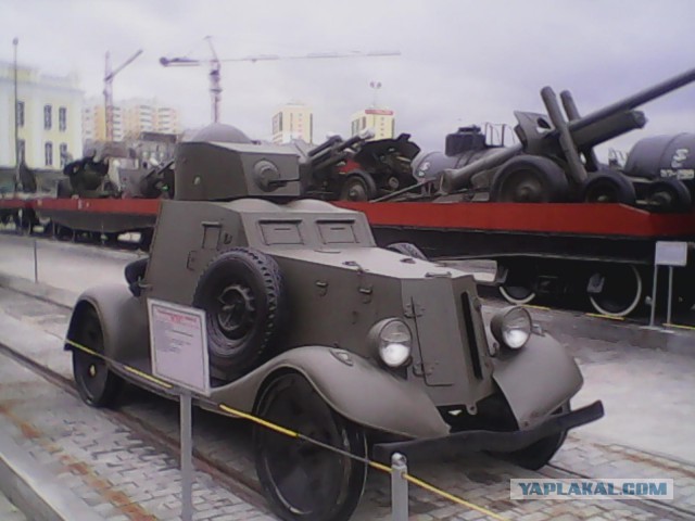 Автомобили на постаменте
