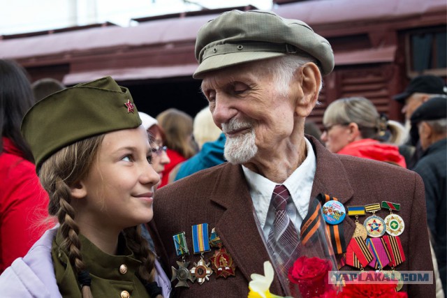 Очередной ряженый на Параде Победы сегодня