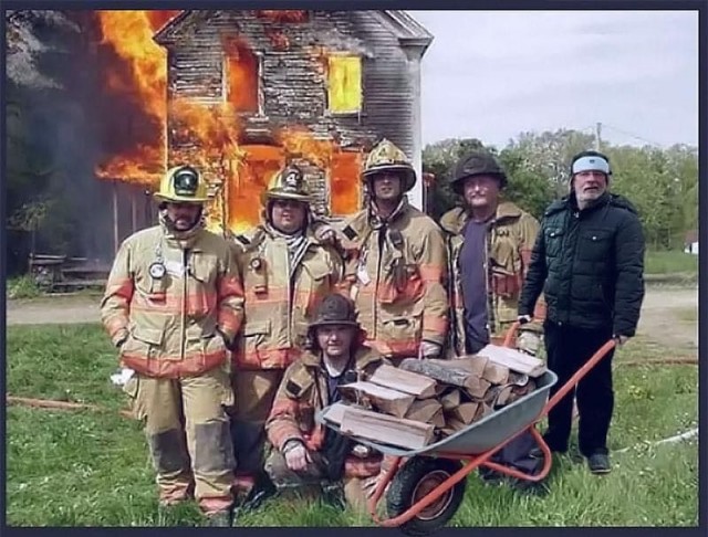 Дровишки в баню или "Гоблин" Пучков попал на фотожабу