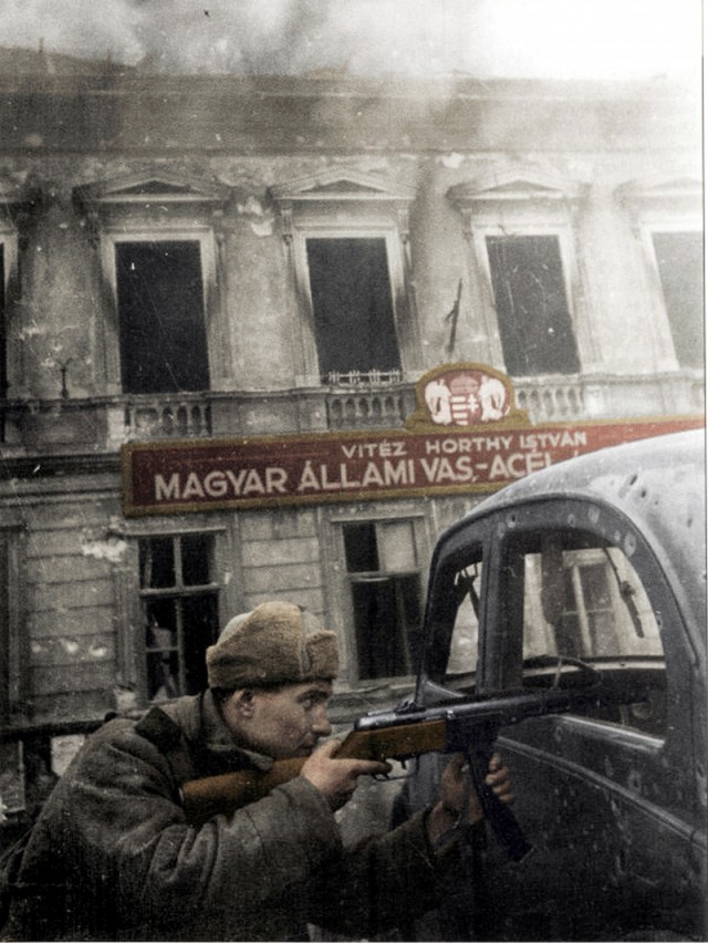 Фотографии связанных с историей Красной и Советской Армии.