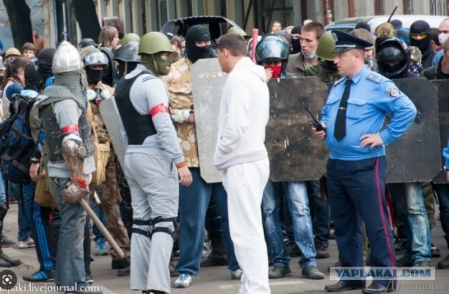 Школьники Львова на уроке "Защита Украины" начали тренироваться управлять дронами