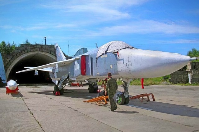 Заброшенный военный аэродром "Переяславка" в 40 км от границы с Китаем