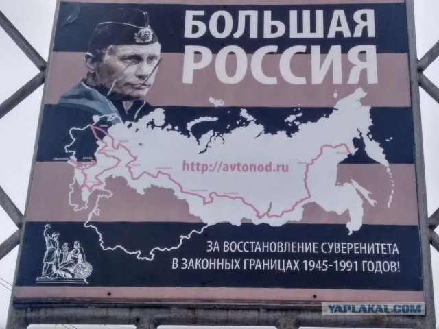 В Магадане коллапс. Машины застревают в снегу прямо на центральных улицах города.
