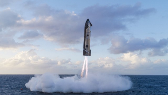 Самую большую ракету в истории человечества сегодня ночью запустил SpaceX