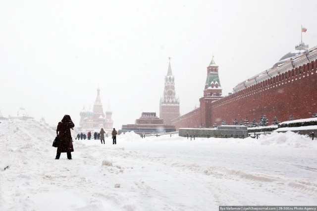 В Москве снег выпал. Сильно выпал!