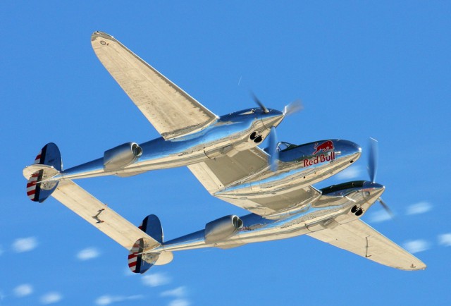 Многоцелевой истребитель P-38 «Lightning»
