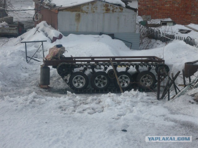 Гусеничный вездеход из металлолома