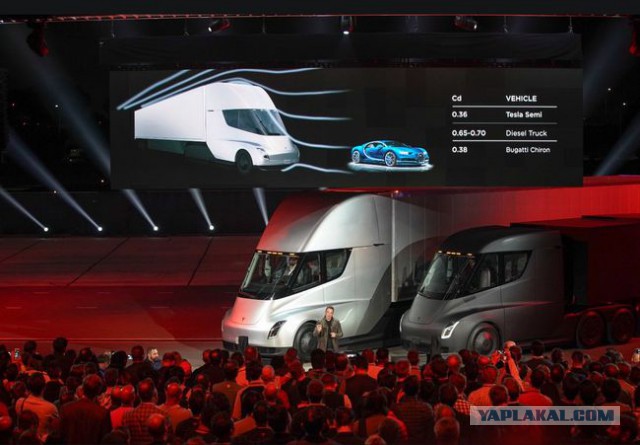 Бывший дальнобойщик раскритиковал Tesla Semi