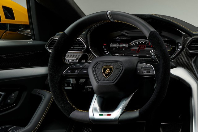 Lamborghini представила самый быстрый в мире кроссовер