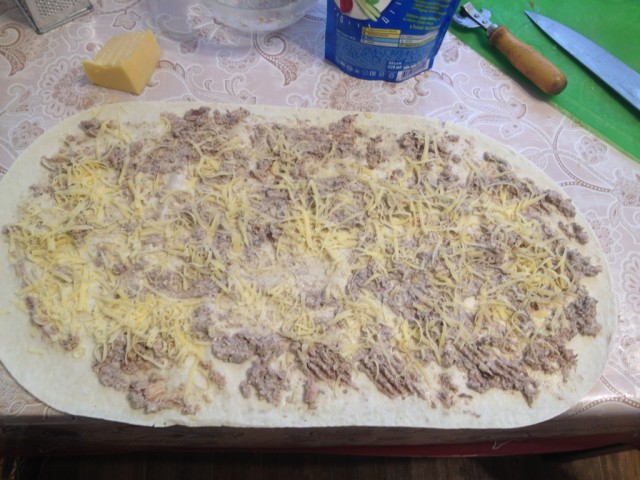 Быстрые рулеты из лаваша с рыбкой.
