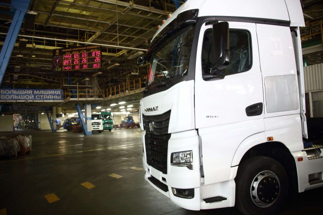 КАМАЗ пятого поколения: первая машина покинула конвейер