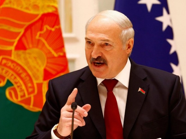 Лукашенко пригрозил больным коронавирусом статьёй за тунеядство