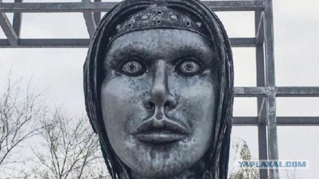 На набережной Карповки тайно открыли скульптуру «Печальный ангел» в память о погибших от коронавируса врачах