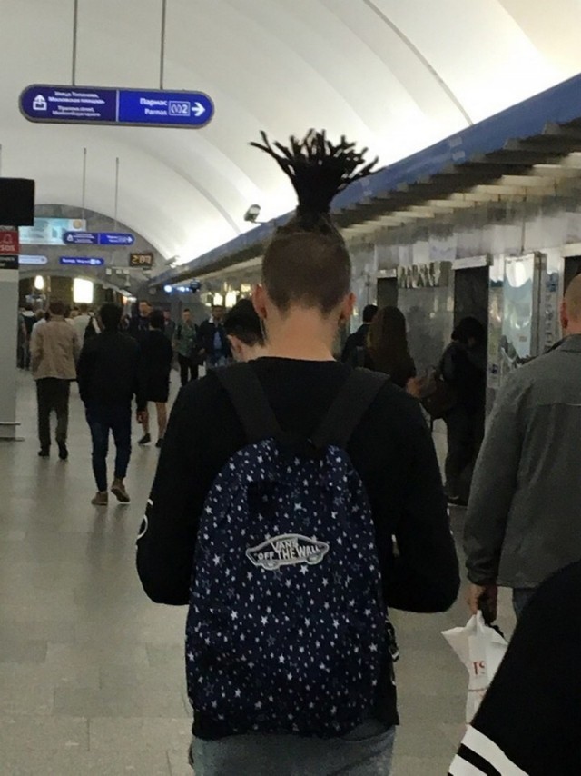 Модники, которые порой встречаются в нашем метро