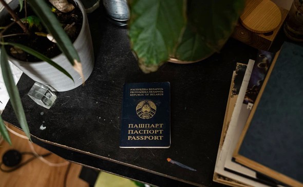 Лукашенко запретил белорусам оформлять и продлевать паспорта в дипломатических учреждениях за пределами страны