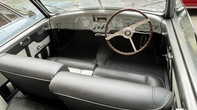 Сейчас бы кабриолет, а не это всё... Красивых автофото пост