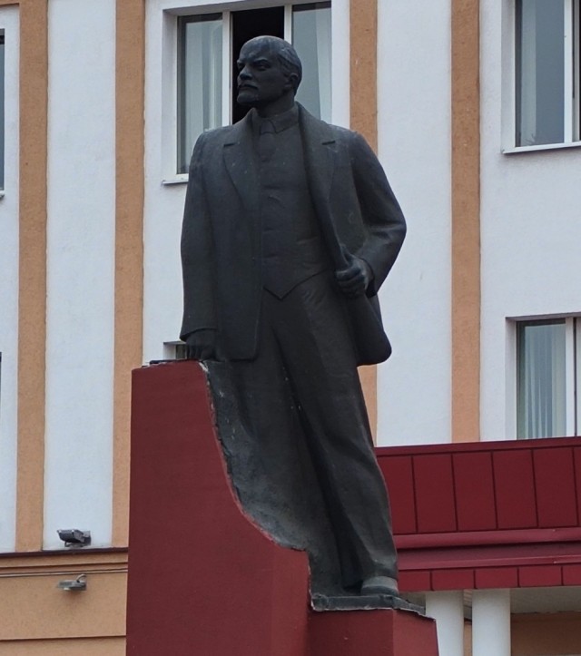 Гигантская голова Ленина