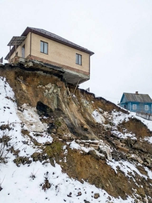 Продам дом у реки .Недорого,срочно,имеется торг.