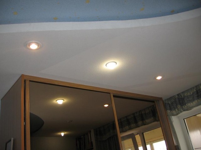 Cветодиодные лампы и люминисцентные лампы против л