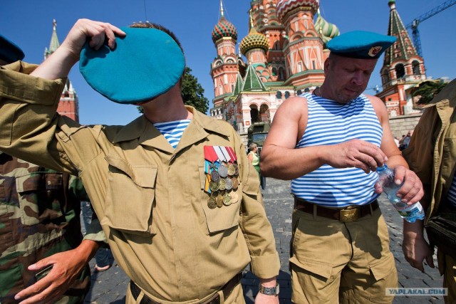 С Днем ВДВ, посоны!