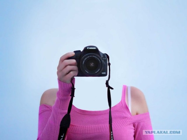 Фотожаба: Загадочная девушка загадочно продает