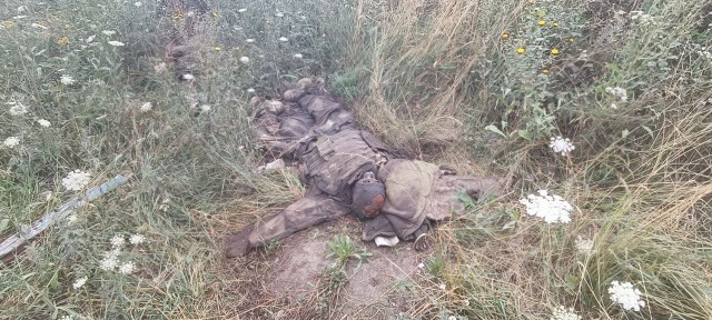 Жена бандеровца жалуется, что её муж получает слишком мало денег.