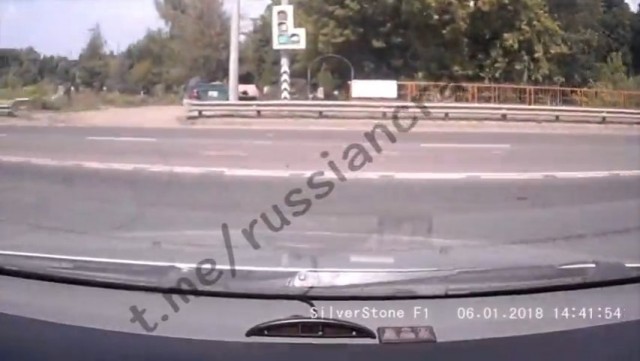 Как хитро он развернулся.