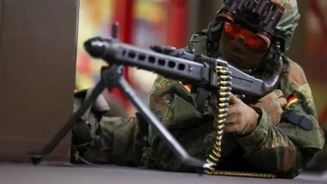 В Германии украли 20 тыс. патронов для Бундесвера. Водитель грузовика оставил их на стоянке.